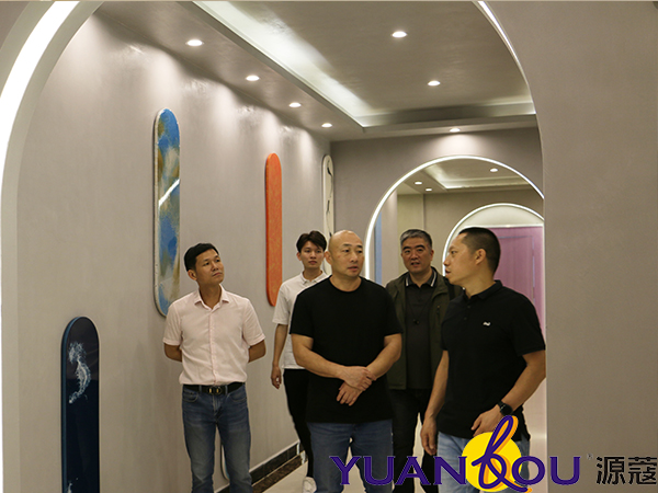 塞爾維亞中國(guó)商會(huì)陳會(huì)長(zhǎng)一行蒞臨我司參觀考察